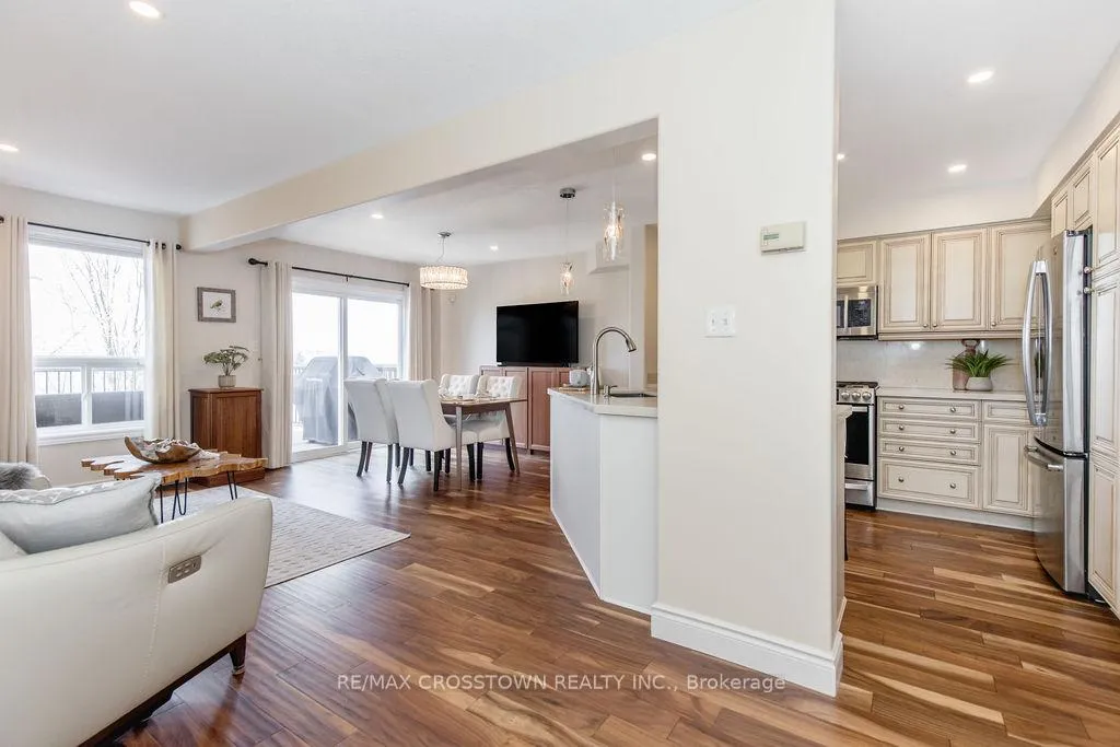 Photo 8 of 324 Cundles Road E, Barrie, Little Lake — HOMEH