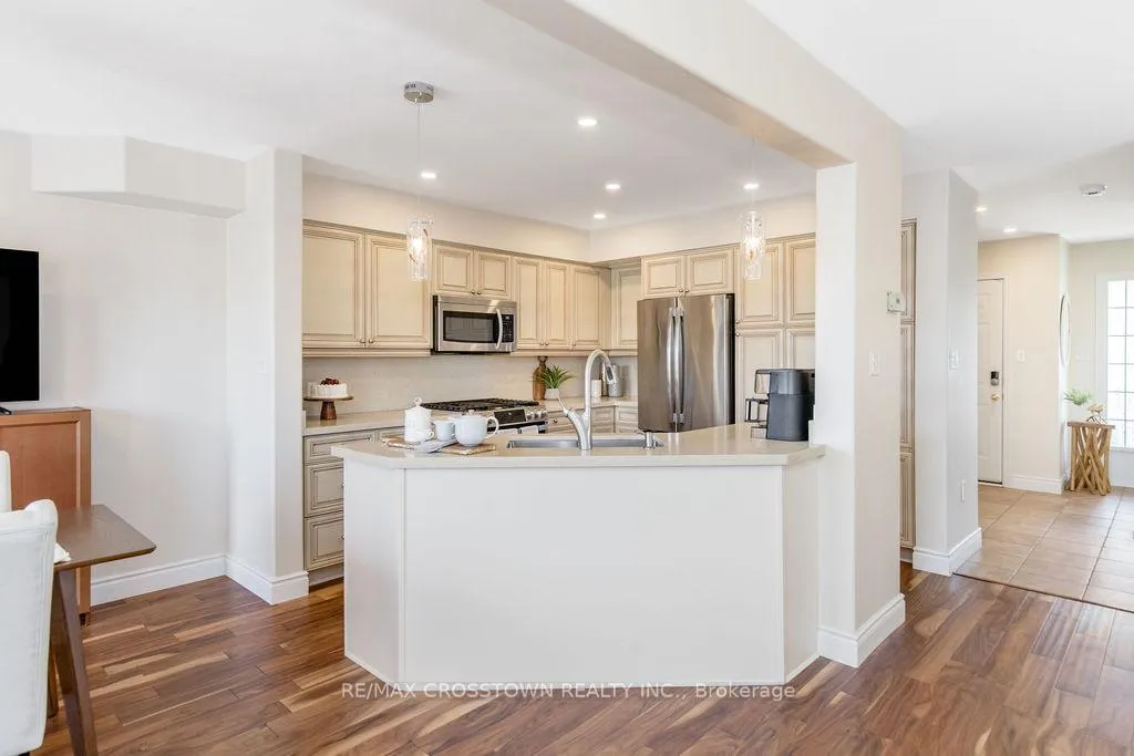 Photo 9 of 324 Cundles Road E, Barrie, Little Lake — HOMEH