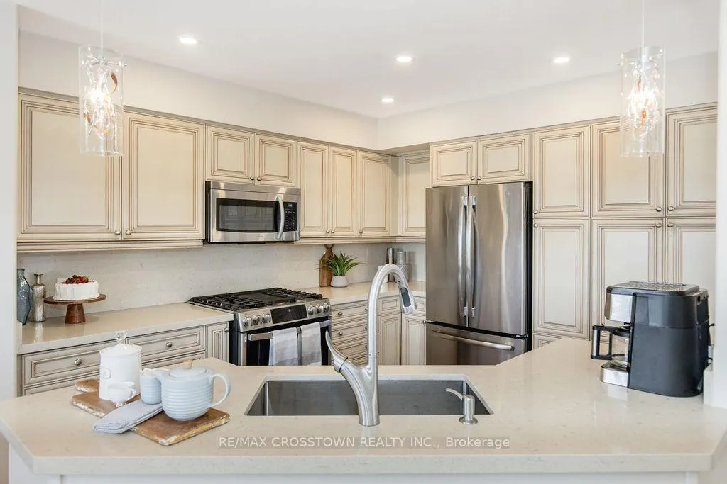 Photo 10 of 324 Cundles Road E, Barrie, Little Lake — HOMEH