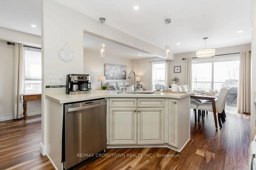 Photo 13 of 324 Cundles Road E, Barrie, Little Lake — HOMEH