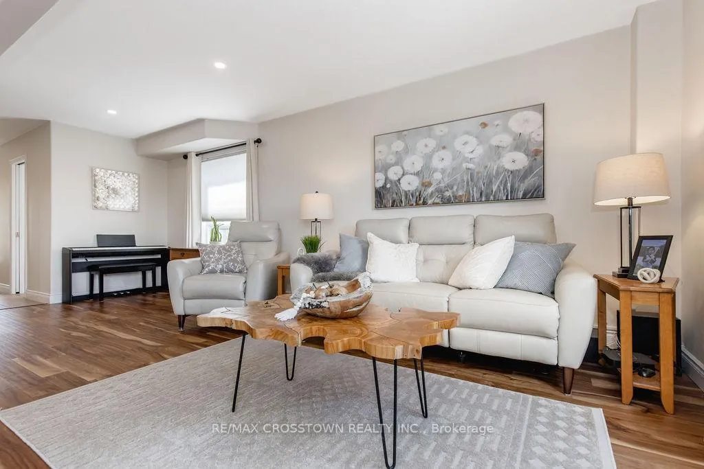 Photo 19 of 324 Cundles Road E, Barrie, Little Lake — HOMEH