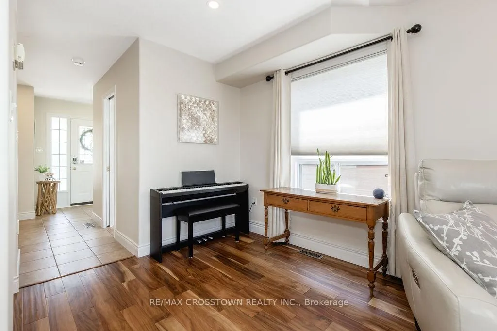 Photo 21 of 324 Cundles Road E, Barrie, Little Lake — HOMEH