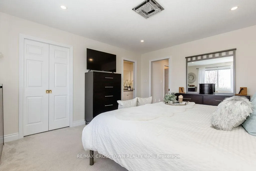 Photo 26 of 324 Cundles Road E, Barrie, Little Lake — HOMEH