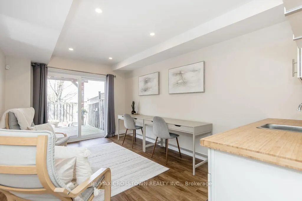 Photo 41 of 324 Cundles Road E, Barrie, Little Lake — HOMEH