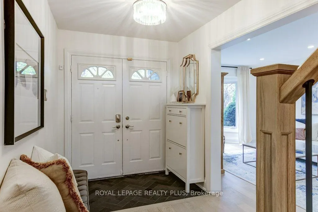 Photo 6 of 92 Morrison Creek Crescent, Oakville, River Oaks — HOMEH