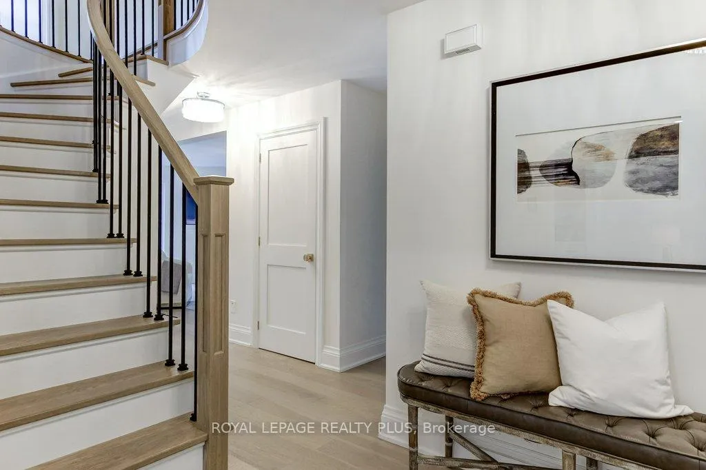 Photo 7 of 92 Morrison Creek Crescent, Oakville, River Oaks — HOMEH