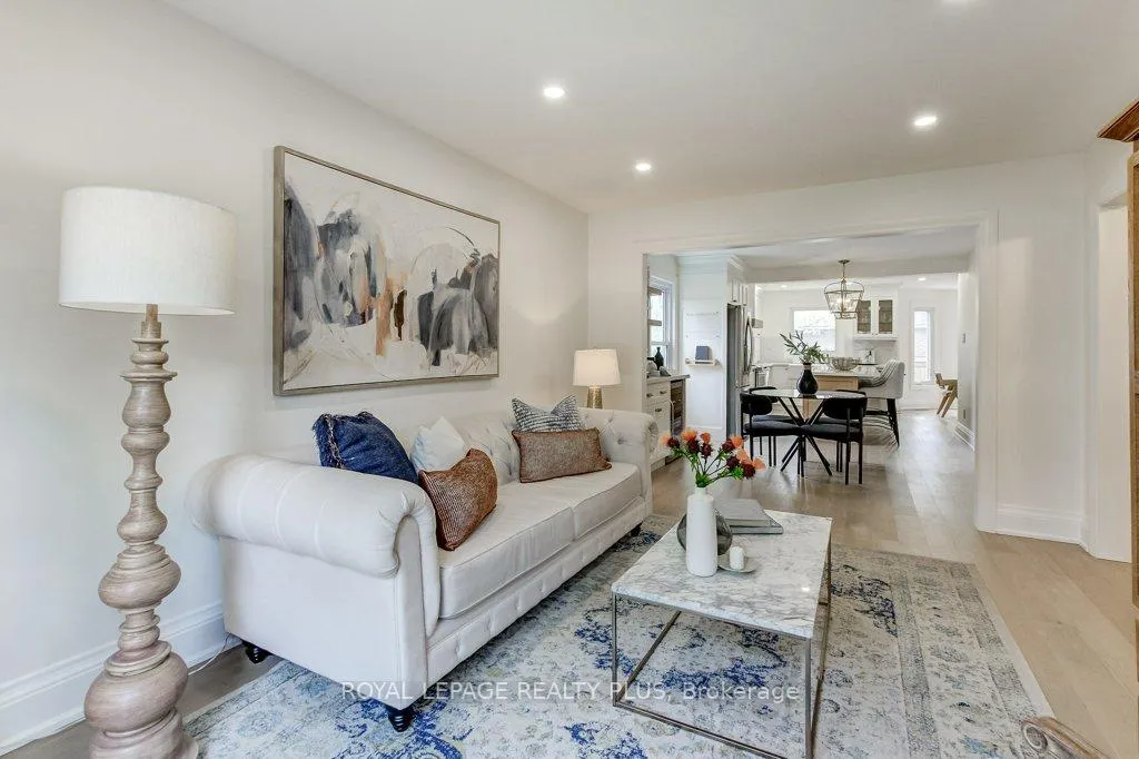 Photo 9 of 92 Morrison Creek Crescent, Oakville, River Oaks — HOMEH