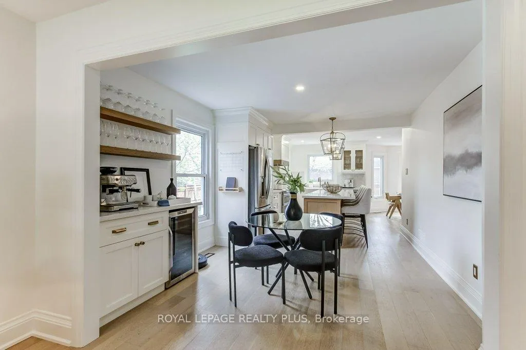 Photo 10 of 92 Morrison Creek Crescent, Oakville, River Oaks — HOMEH
