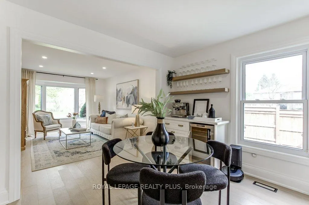 Photo 11 of 92 Morrison Creek Crescent, Oakville, River Oaks — HOMEH