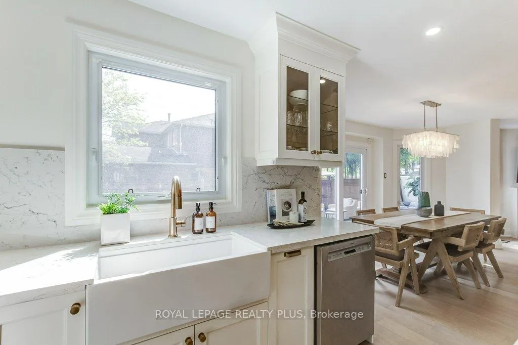 Photo 14 of 92 Morrison Creek Crescent, Oakville, River Oaks — HOMEH