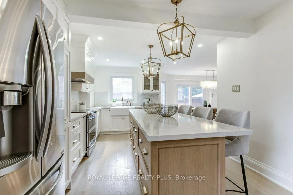 Photo 15 of 92 Morrison Creek Crescent, Oakville, River Oaks — HOMEH