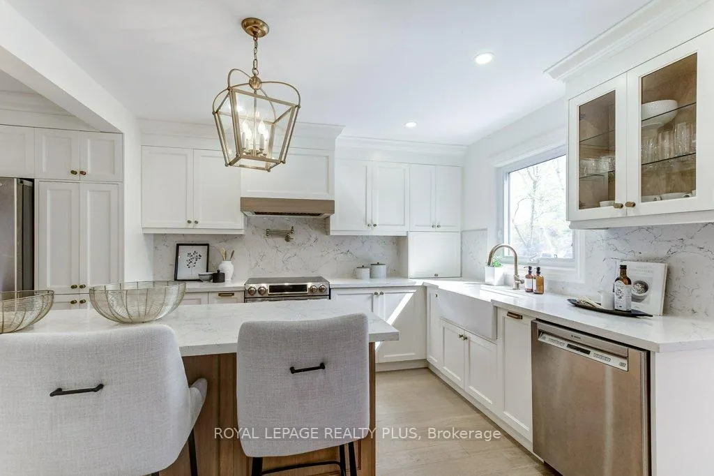 Photo 16 of 92 Morrison Creek Crescent, Oakville, River Oaks — HOMEH