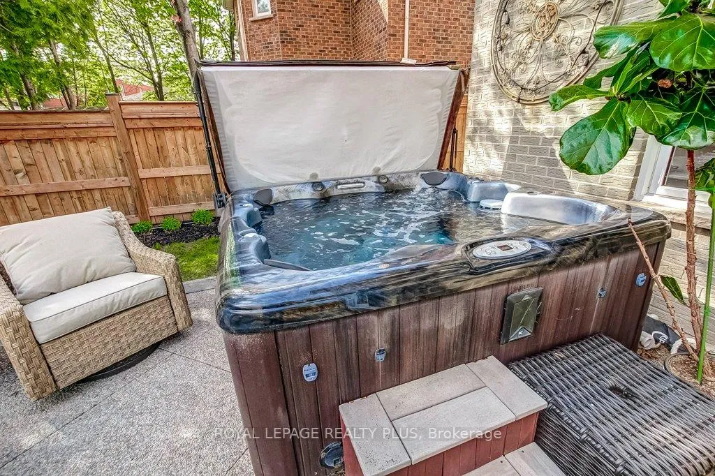 Photo 42 of 92 Morrison Creek Crescent, Oakville, River Oaks — HOMEH