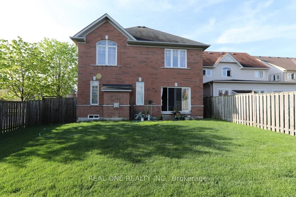 Photo 3 of 29 Duckfield Crescent, Ajax, South East — HOMEH