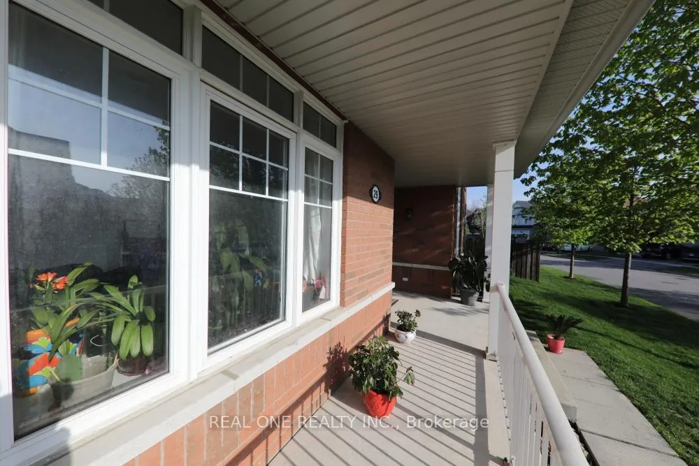 Photo 4 of 29 Duckfield Crescent, Ajax, South East — HOMEH