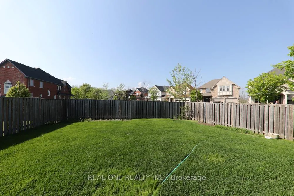 Photo 5 of 29 Duckfield Crescent, Ajax, South East — HOMEH