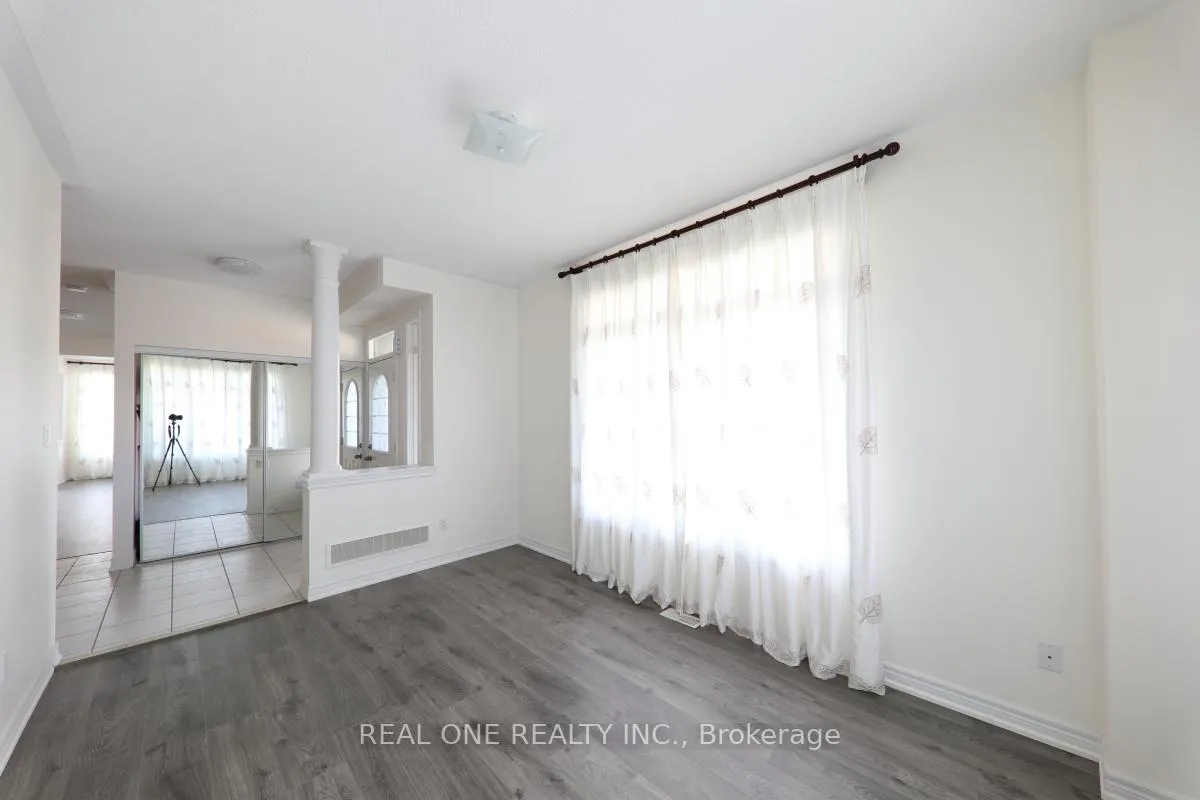 Photo 7 of 29 Duckfield Crescent, Ajax, South East — HOMEH