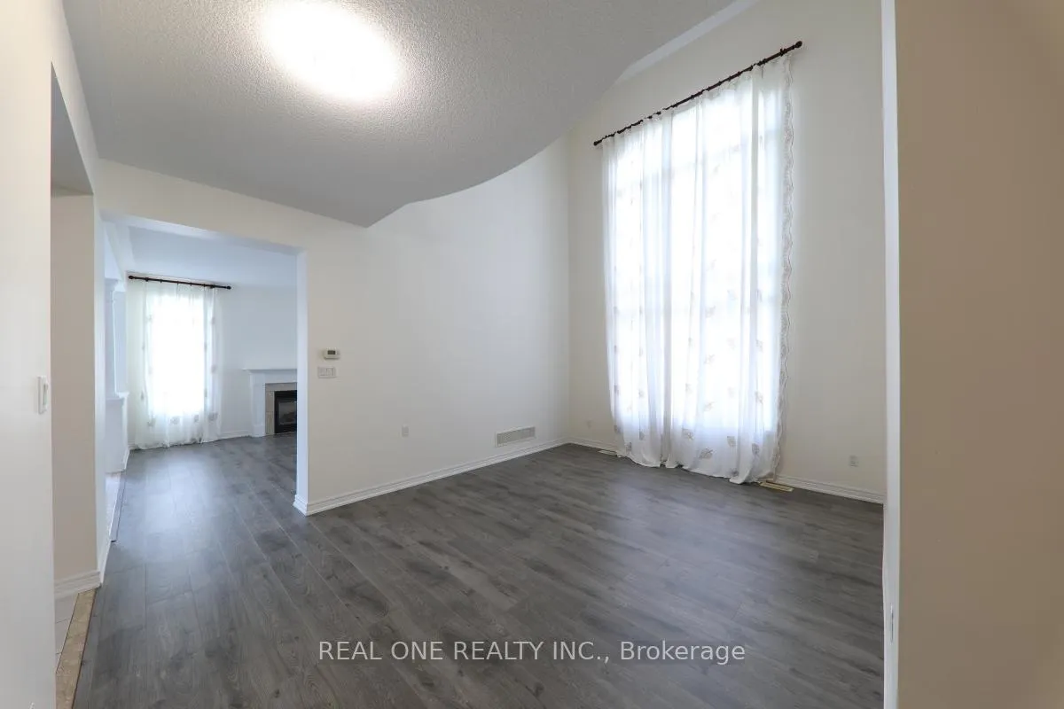 Photo 8 of 29 Duckfield Crescent, Ajax, South East — HOMEH