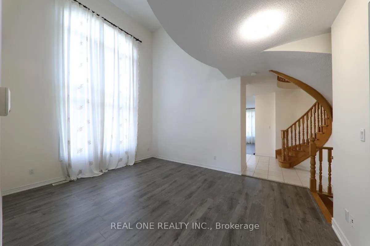 Photo 9 of 29 Duckfield Crescent, Ajax, South East — HOMEH