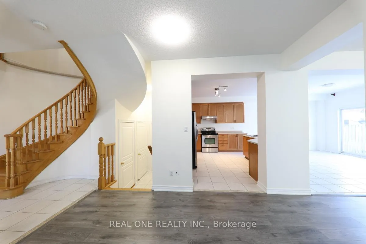 Photo 10 of 29 Duckfield Crescent, Ajax, South East — HOMEH
