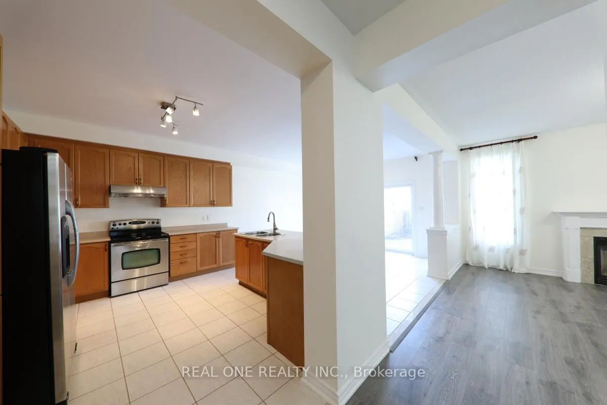 Photo 11 of 29 Duckfield Crescent, Ajax, South East — HOMEH