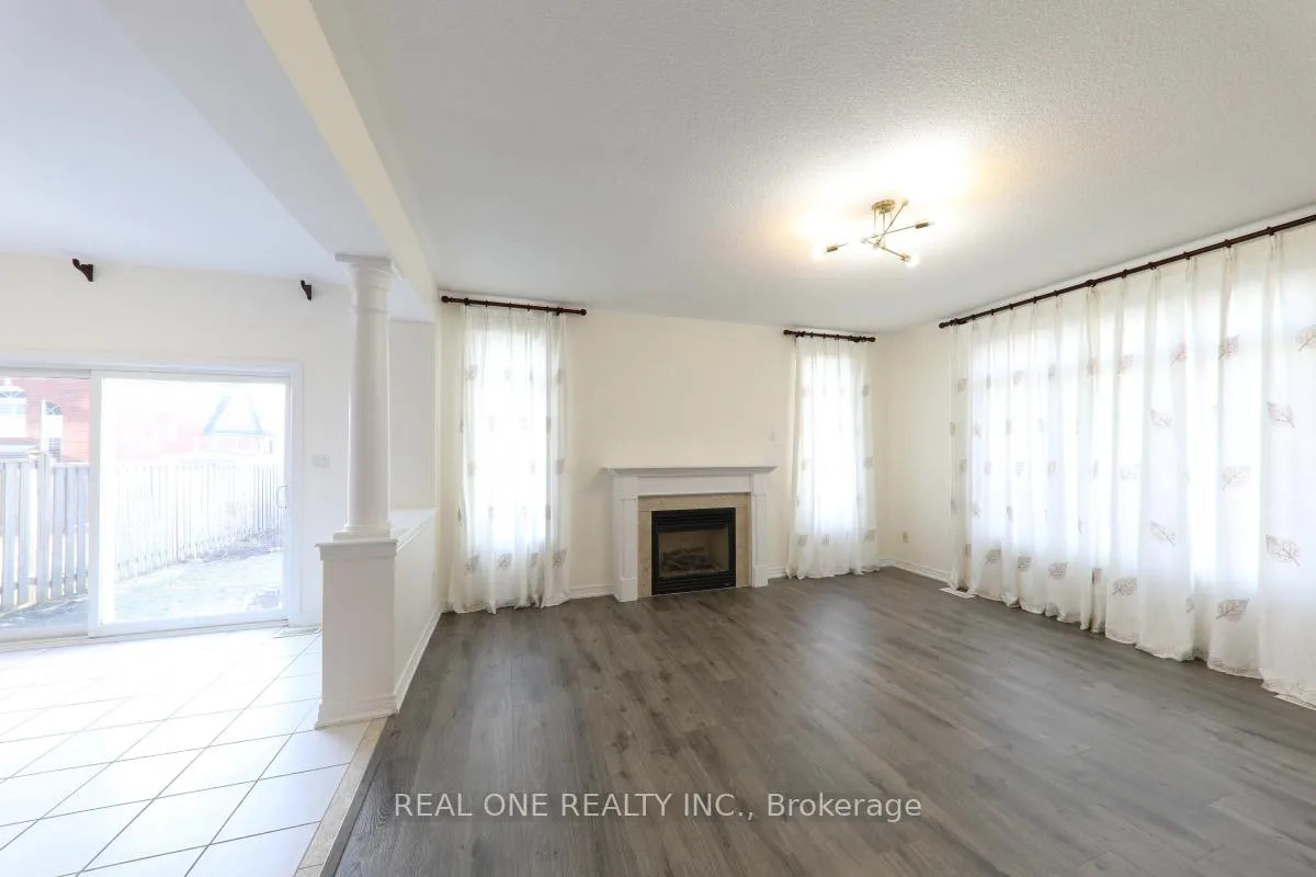 Photo 12 of 29 Duckfield Crescent, Ajax, South East — HOMEH