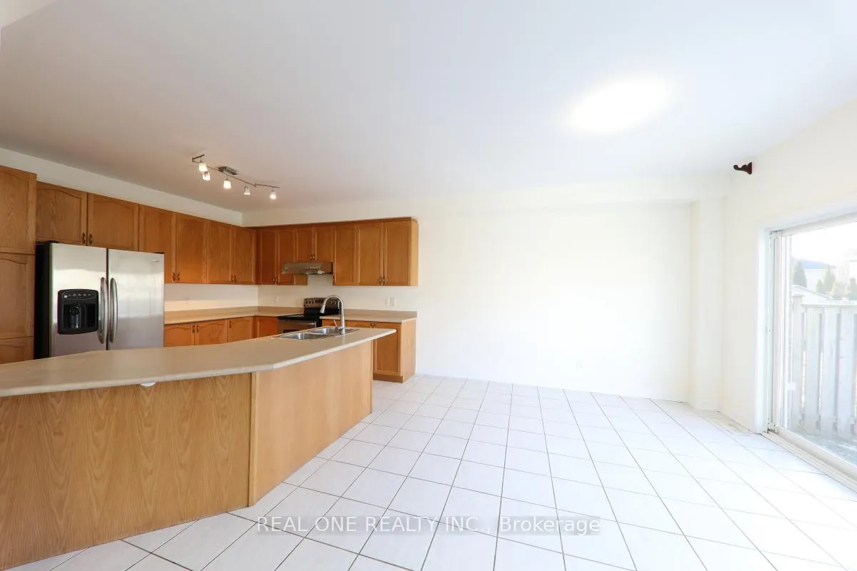 Photo 13 of 29 Duckfield Crescent, Ajax, South East — HOMEH