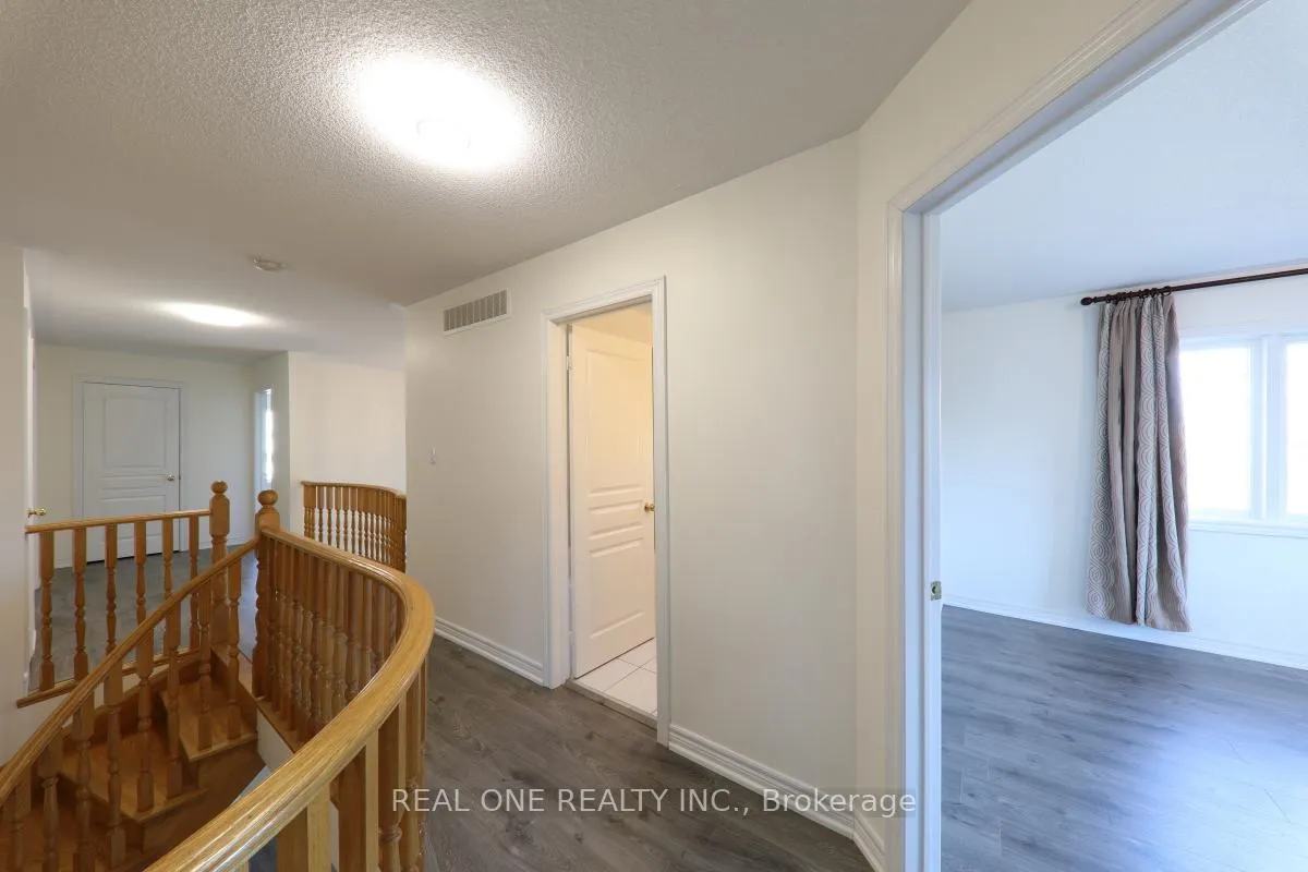 Photo 19 of 29 Duckfield Crescent, Ajax, South East — HOMEH