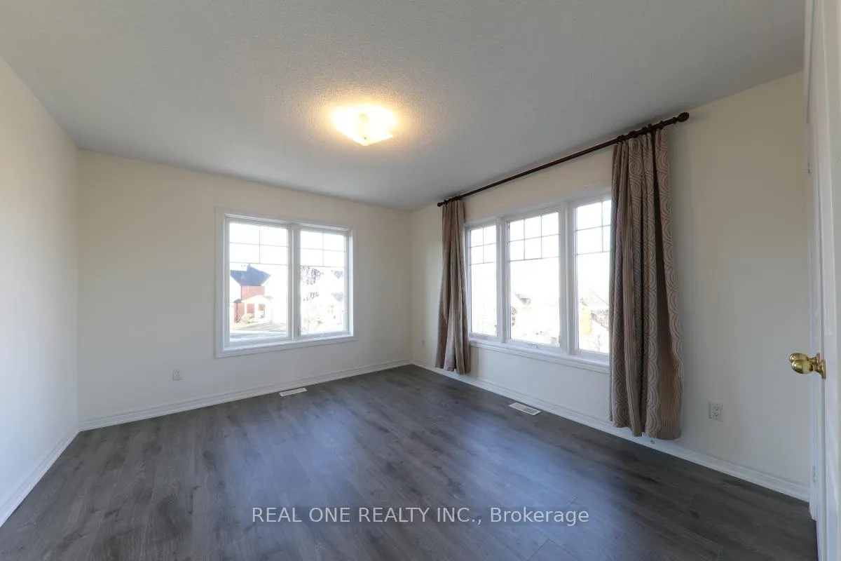Photo 30 of 29 Duckfield Crescent, Ajax, South East — HOMEH