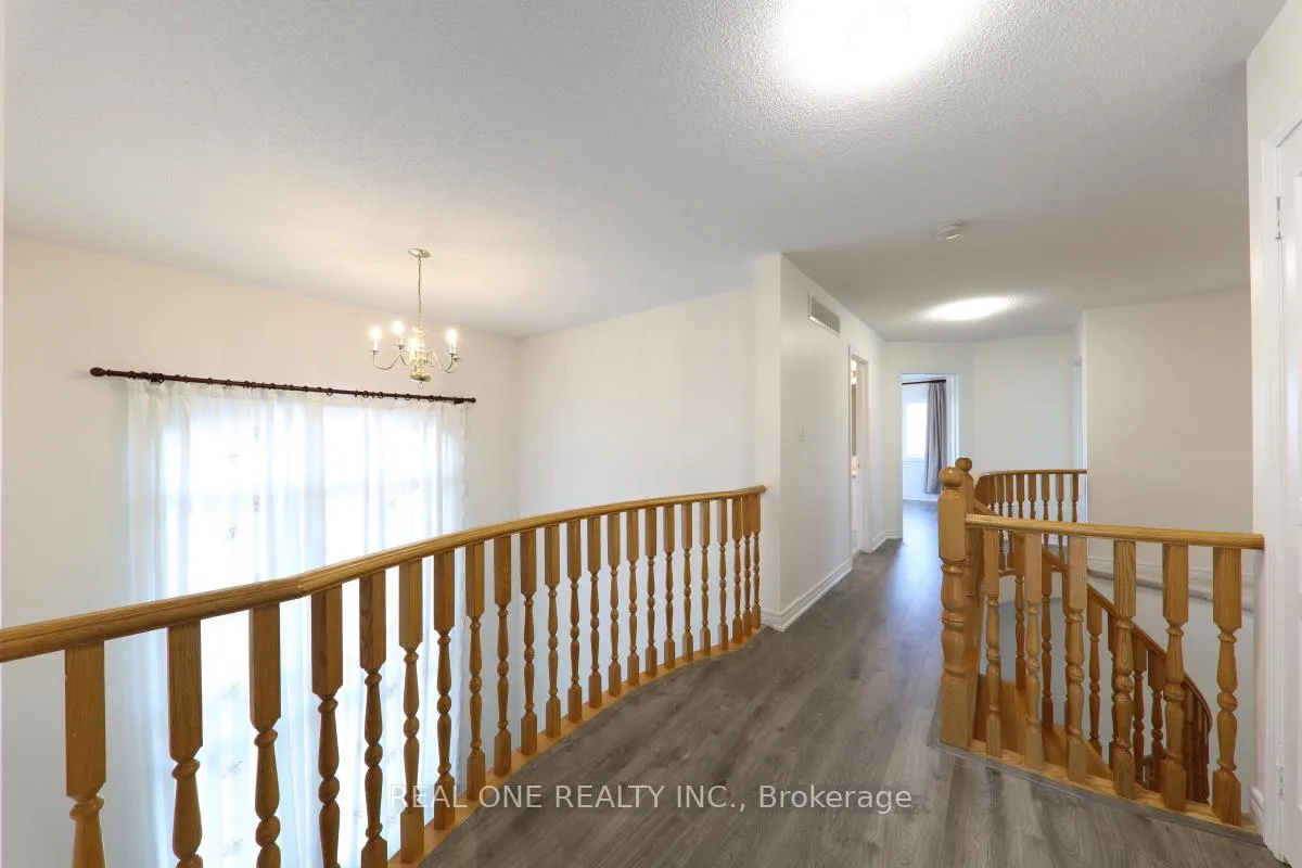 Photo 32 of 29 Duckfield Crescent, Ajax, South East — HOMEH