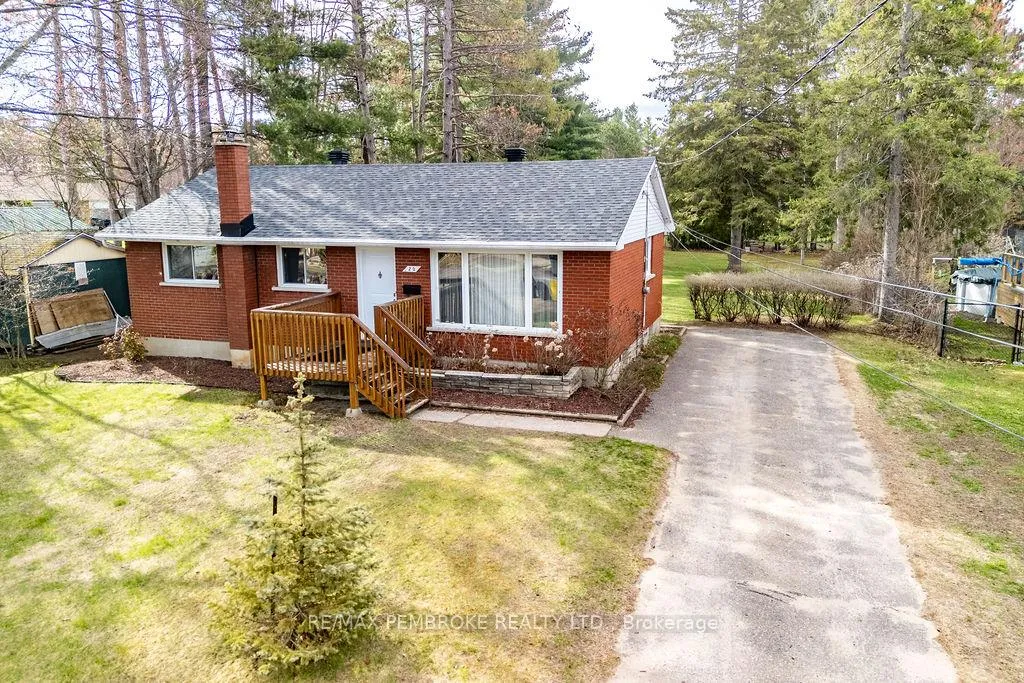 Photo 2 of 20 Elmer Avenue, Petawawa — HOMEH
