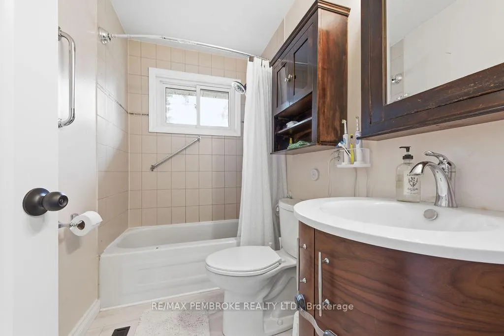 Photo 15 of 20 Elmer Avenue, Petawawa — HOMEH