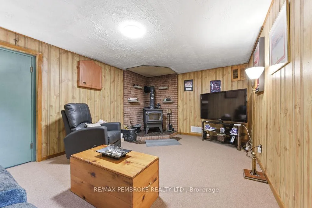 Photo 16 of 20 Elmer Avenue, Petawawa — HOMEH