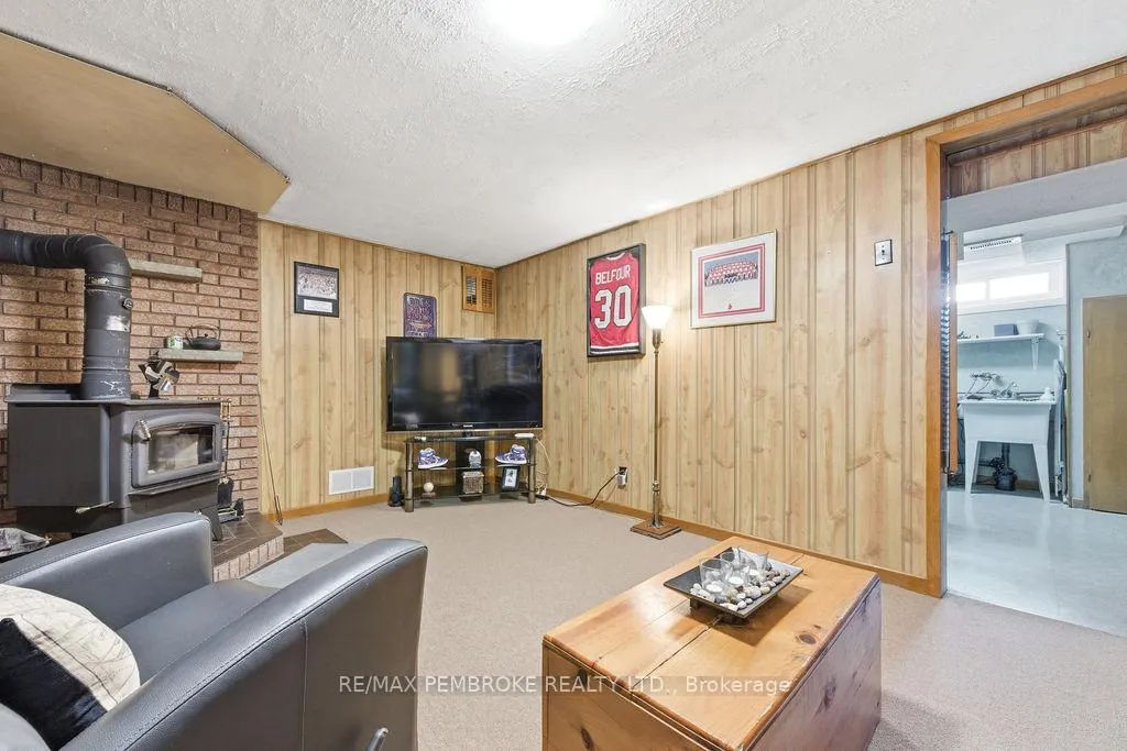 Photo 17 of 20 Elmer Avenue, Petawawa — HOMEH