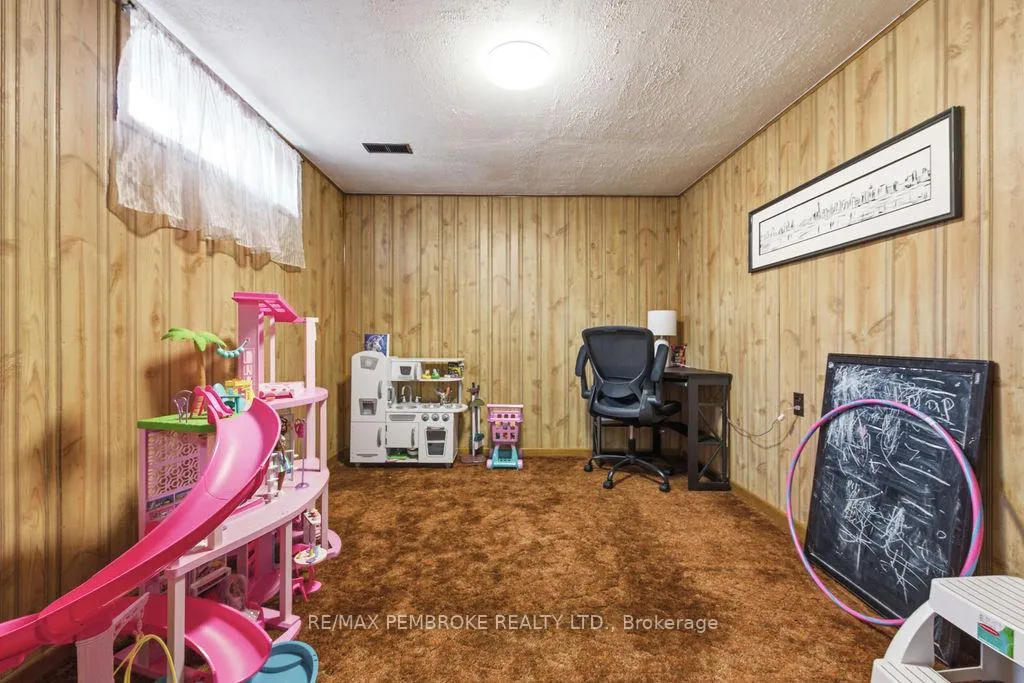 Photo 18 of 20 Elmer Avenue, Petawawa — HOMEH