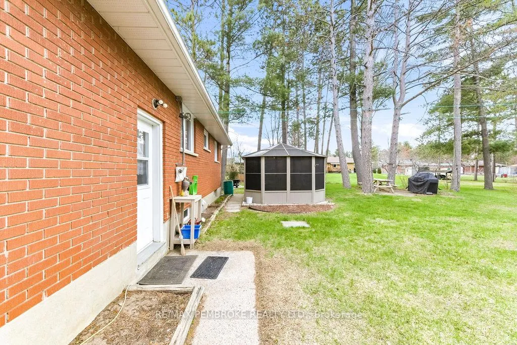 Photo 20 of 20 Elmer Avenue, Petawawa — HOMEH