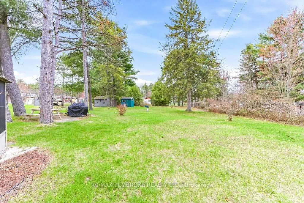 Photo 21 of 20 Elmer Avenue, Petawawa — HOMEH