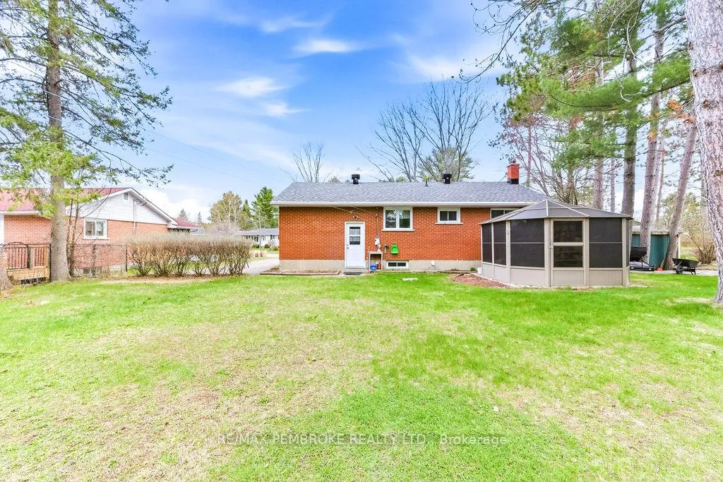 Photo 22 of 20 Elmer Avenue, Petawawa — HOMEH