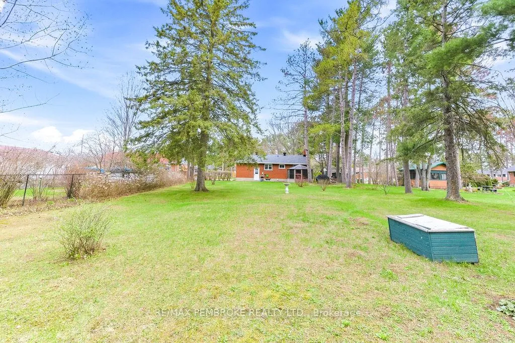 Photo 24 of 20 Elmer Avenue, Petawawa — HOMEH