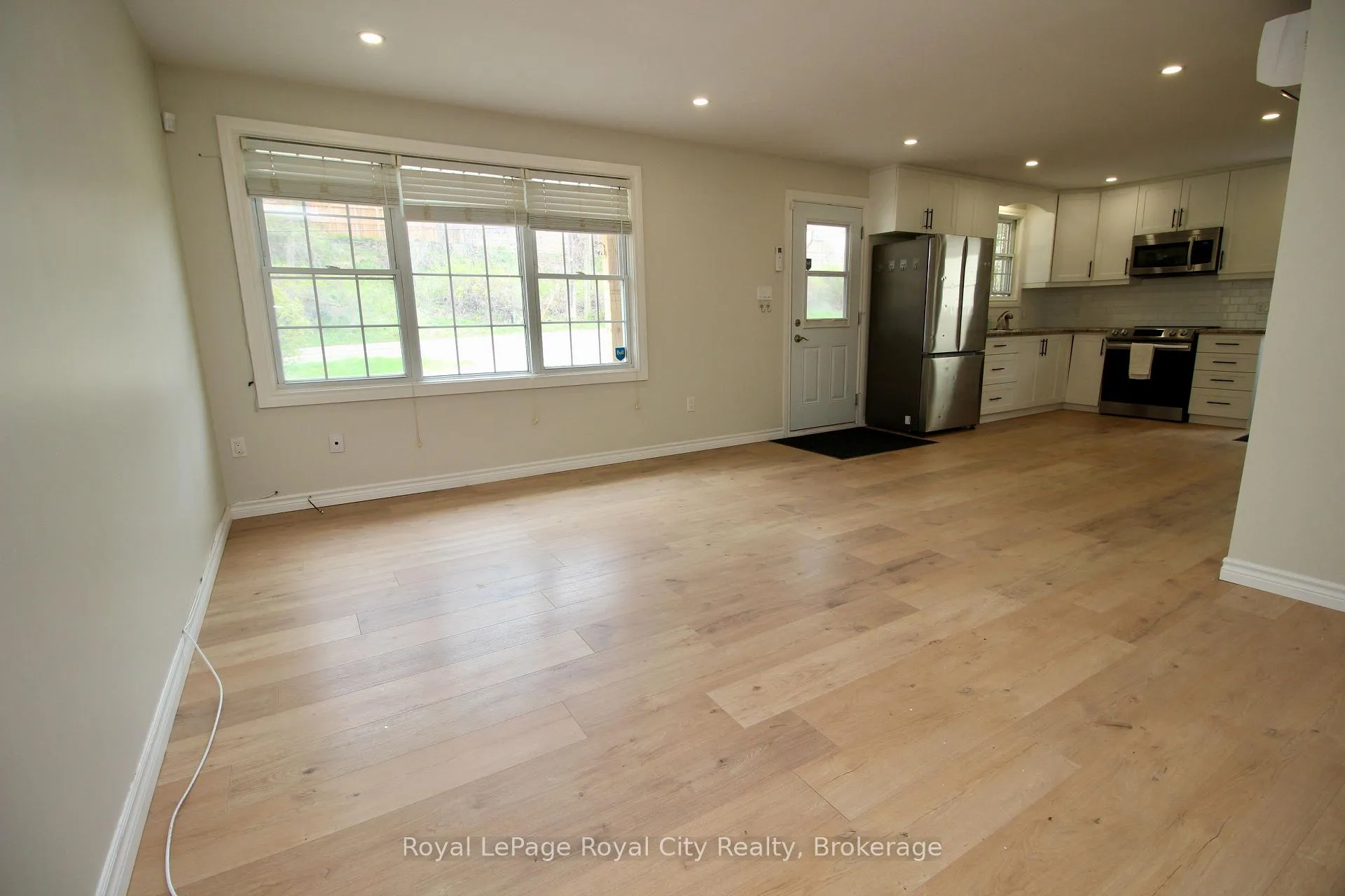 Photo 5 of Unit 1, 405 Main Street S, Guelph/Eramosa, Rockwood — HOMEH