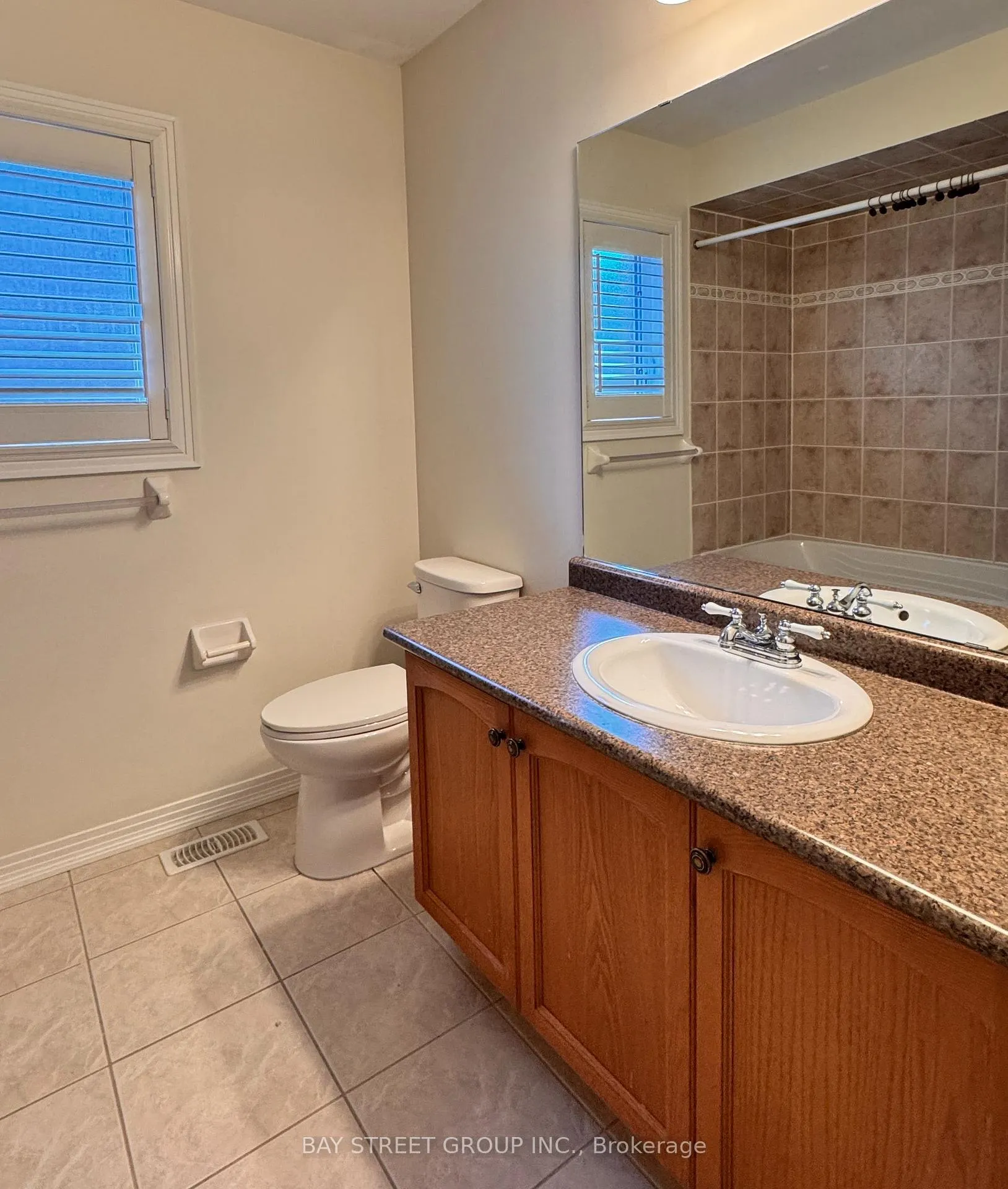 Photo 13 of 110 William Booth Avenue, Newmarket, Woodland Hill — HOMEH