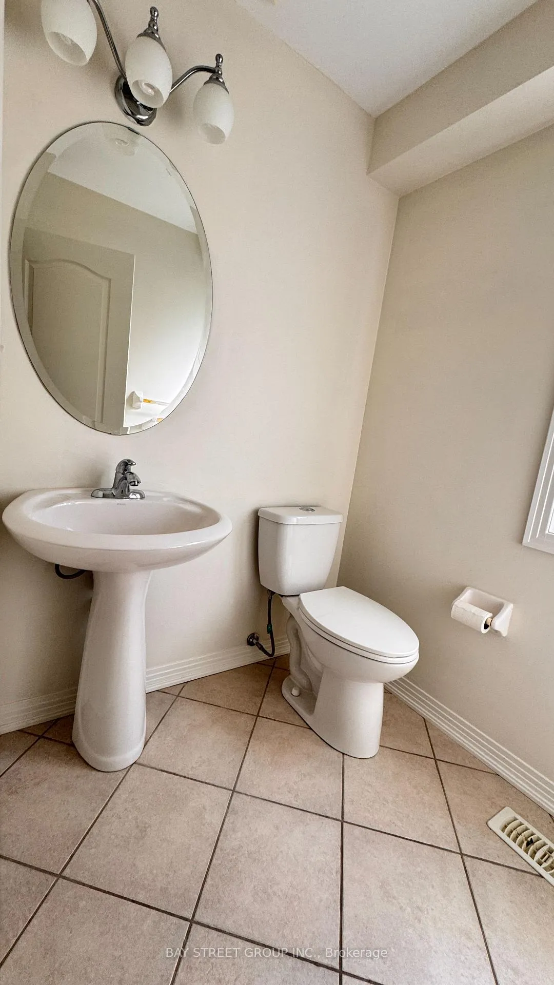 Photo 14 of 110 William Booth Avenue, Newmarket, Woodland Hill — HOMEH