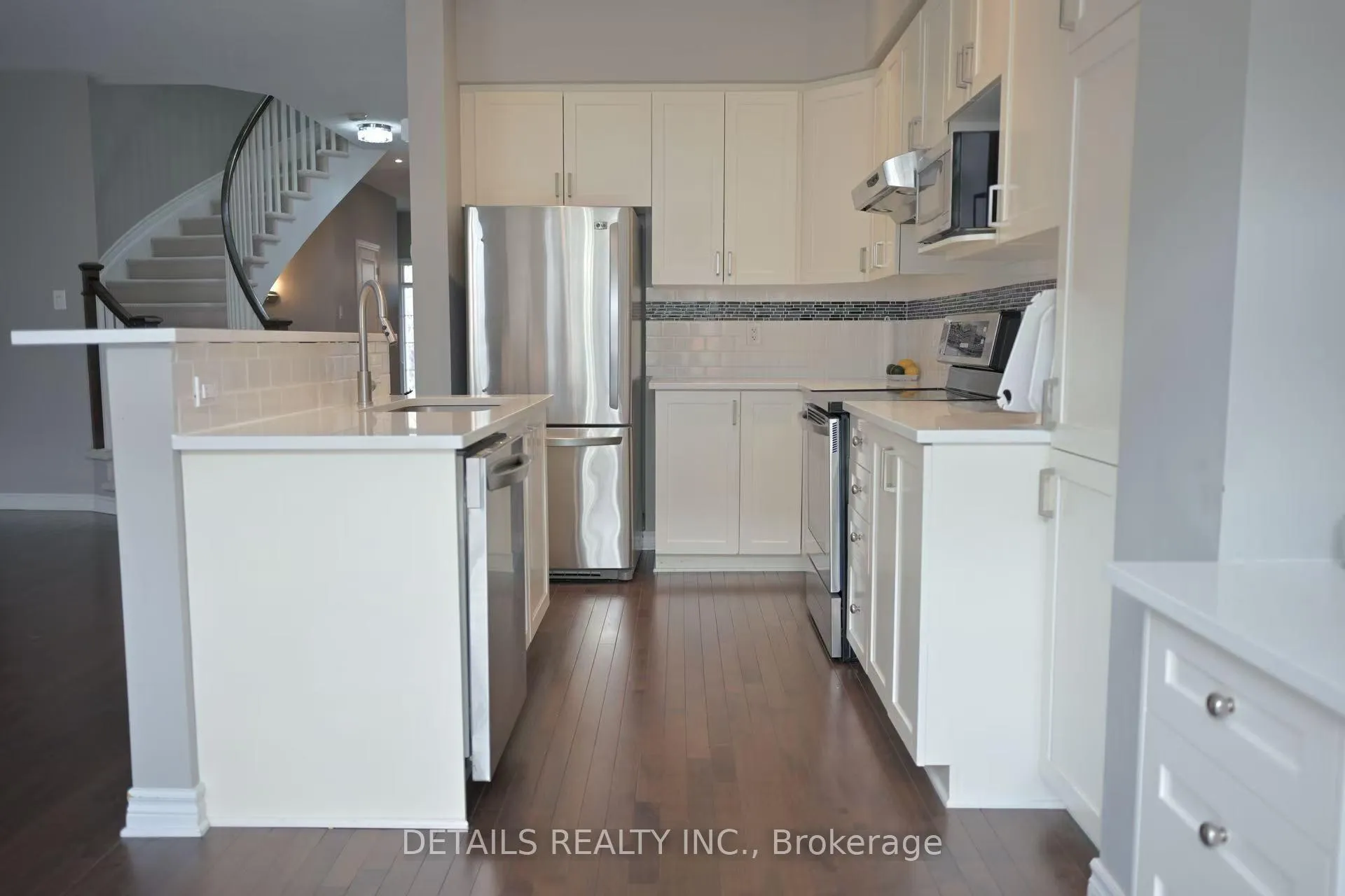 Photo 5 of 29 Torbec Avenue, Ottawa, Kanata - Kanata Lakes/Heritage Hills — HOMEH