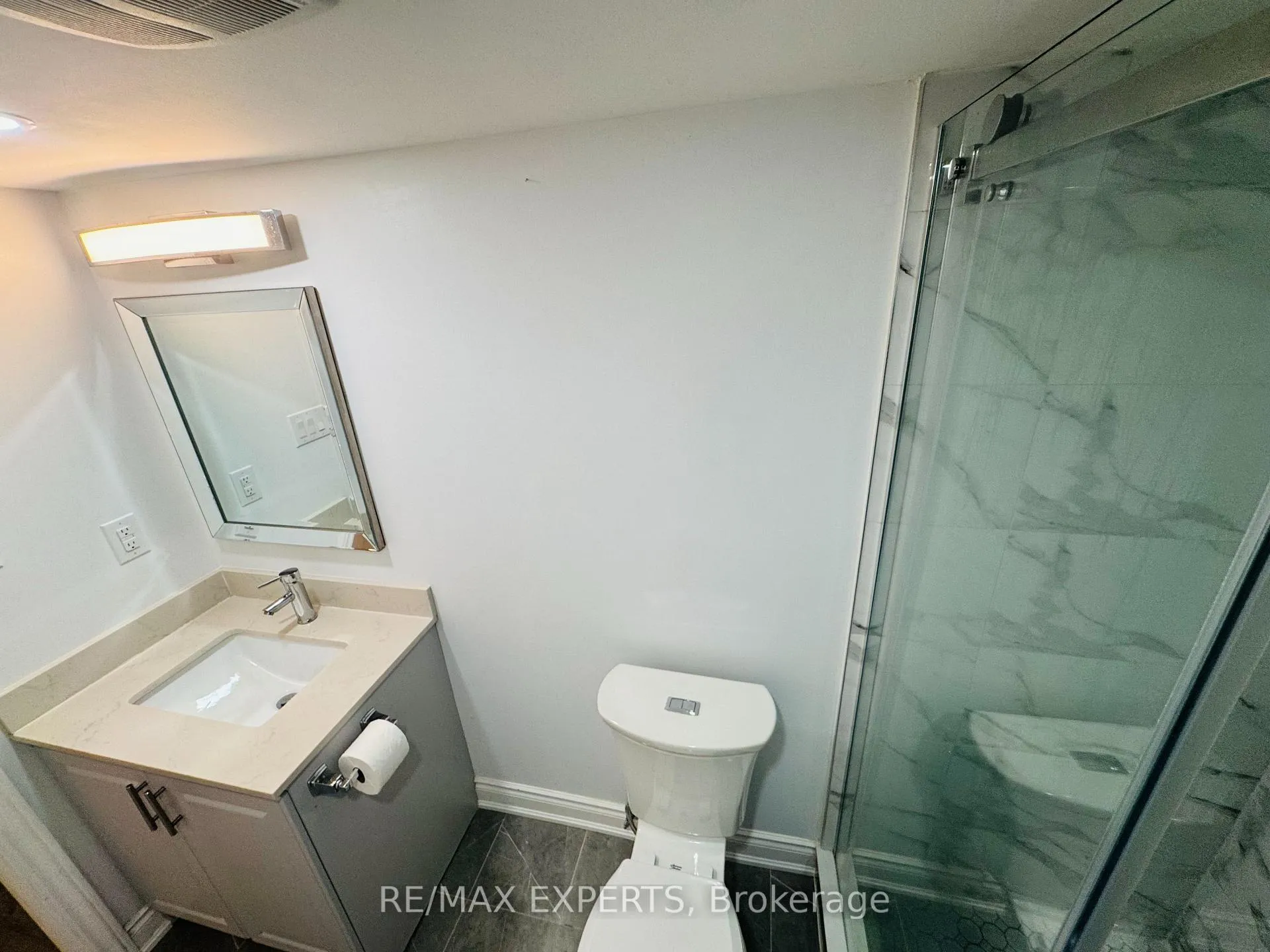 Photo 7 of 117 Baffin Crescent, Brampton, Northwest Brampton — HOMEH