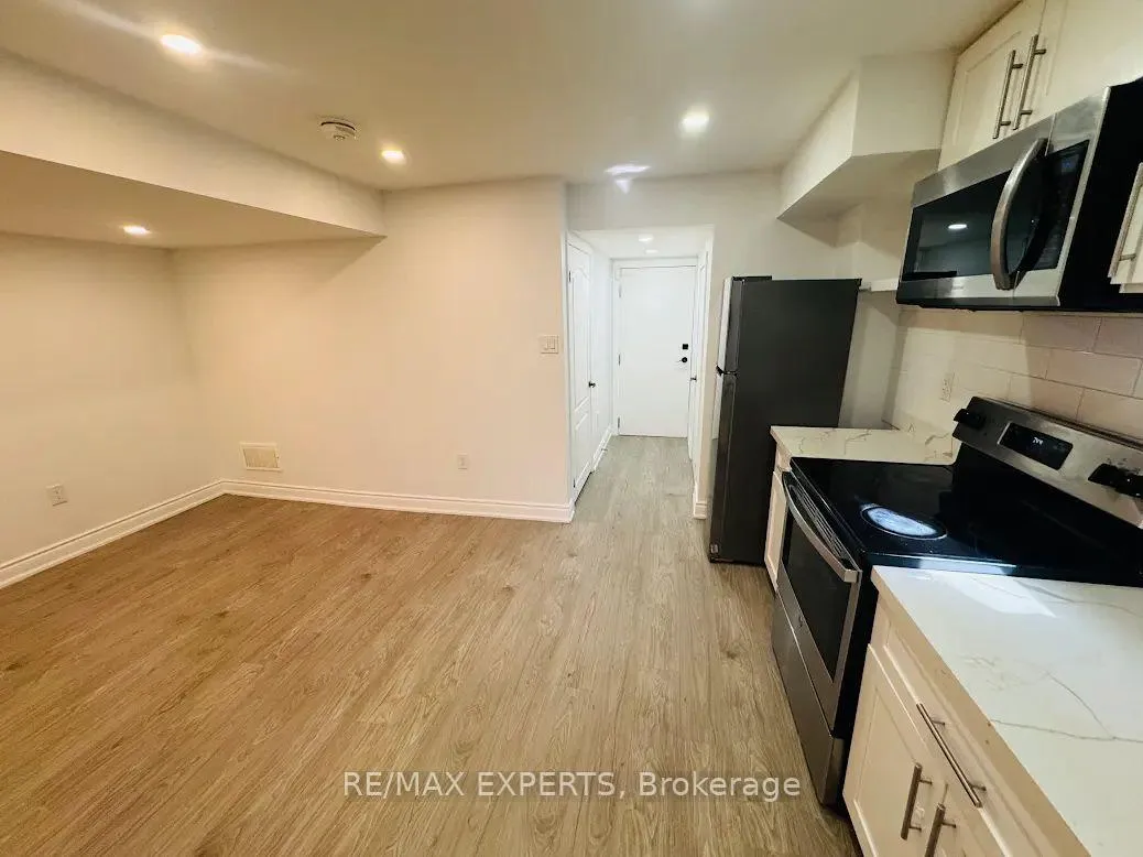 Photo 12 of 117 Baffin Crescent, Brampton, Northwest Brampton — HOMEH