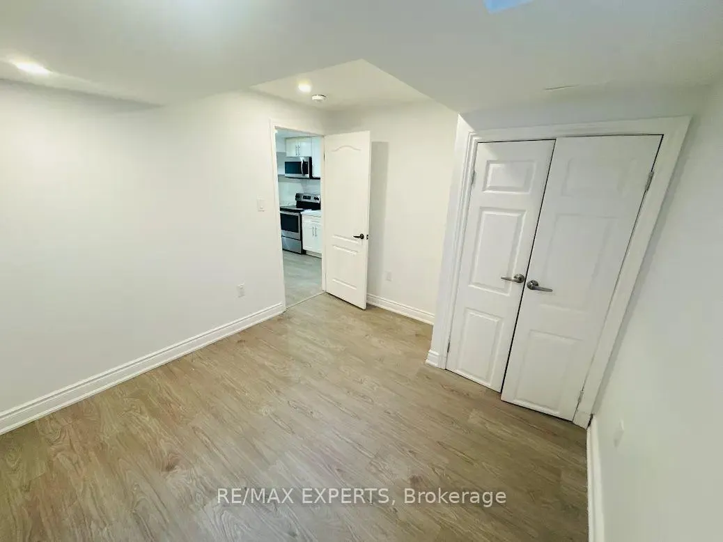 Photo 14 of 117 Baffin Crescent, Brampton, Northwest Brampton — HOMEH