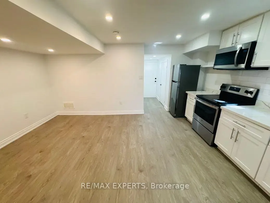 Photo 15 of 117 Baffin Crescent, Brampton, Northwest Brampton — HOMEH
