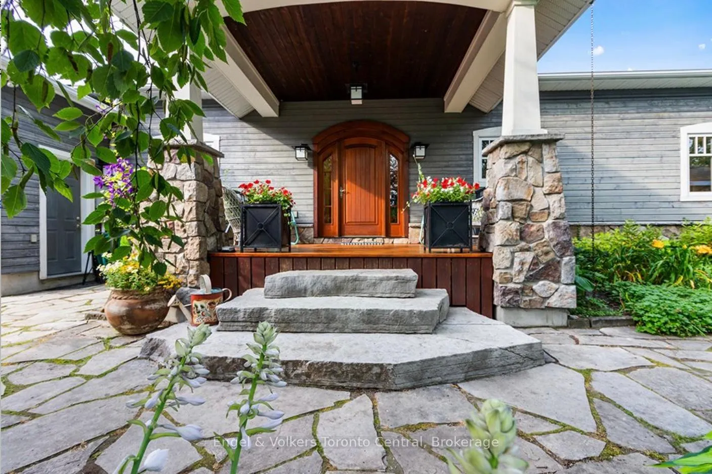 Photo 5 of 19 Georgian Manor Drive, Collingwood — HOMEH
