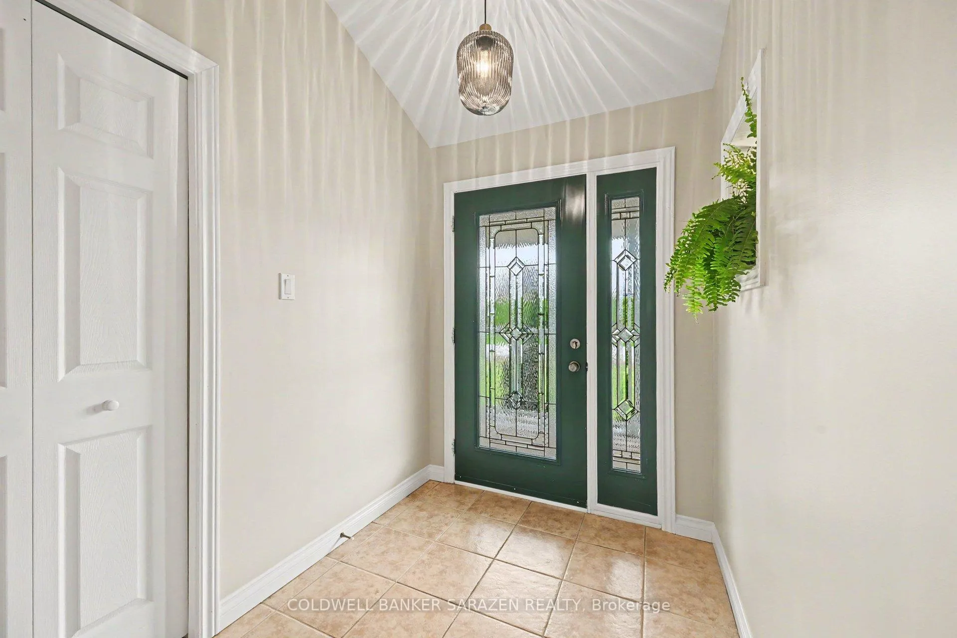 Photo 8 of 162 Erindale Avenue, Renfrew — HOMEH