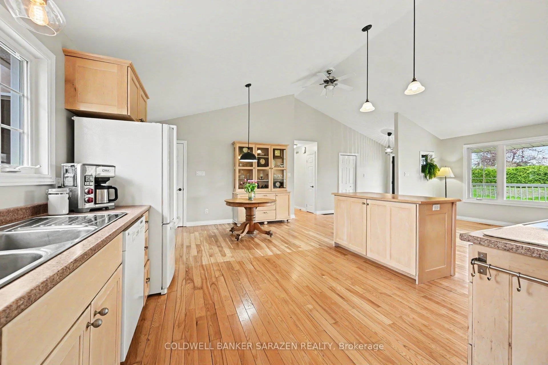 Photo 9 of 162 Erindale Avenue, Renfrew — HOMEH